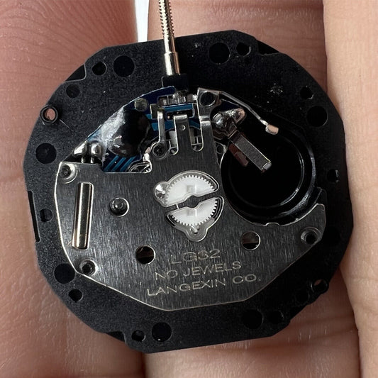 Watchmakers LG32 quartz movement showing date display at 3 o'clock for precise watch repair