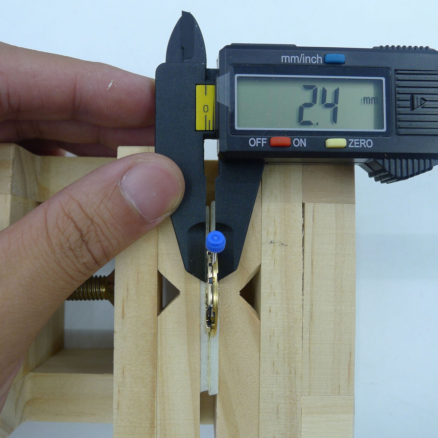 ETA F06.412 quartz watch movement by ETA, precise replacement for 955.112 model watches.