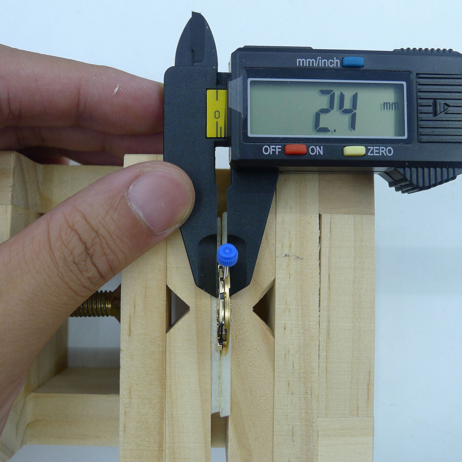 ETA F06.412 quartz watch movement by ETA, precise replacement for 955.112 model watches.