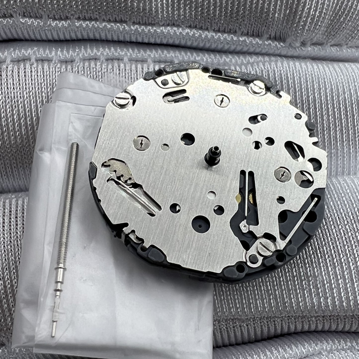 Japan Made Hattori Epson VH63A quartz watch movement, precise and reliable for watch accessories.
