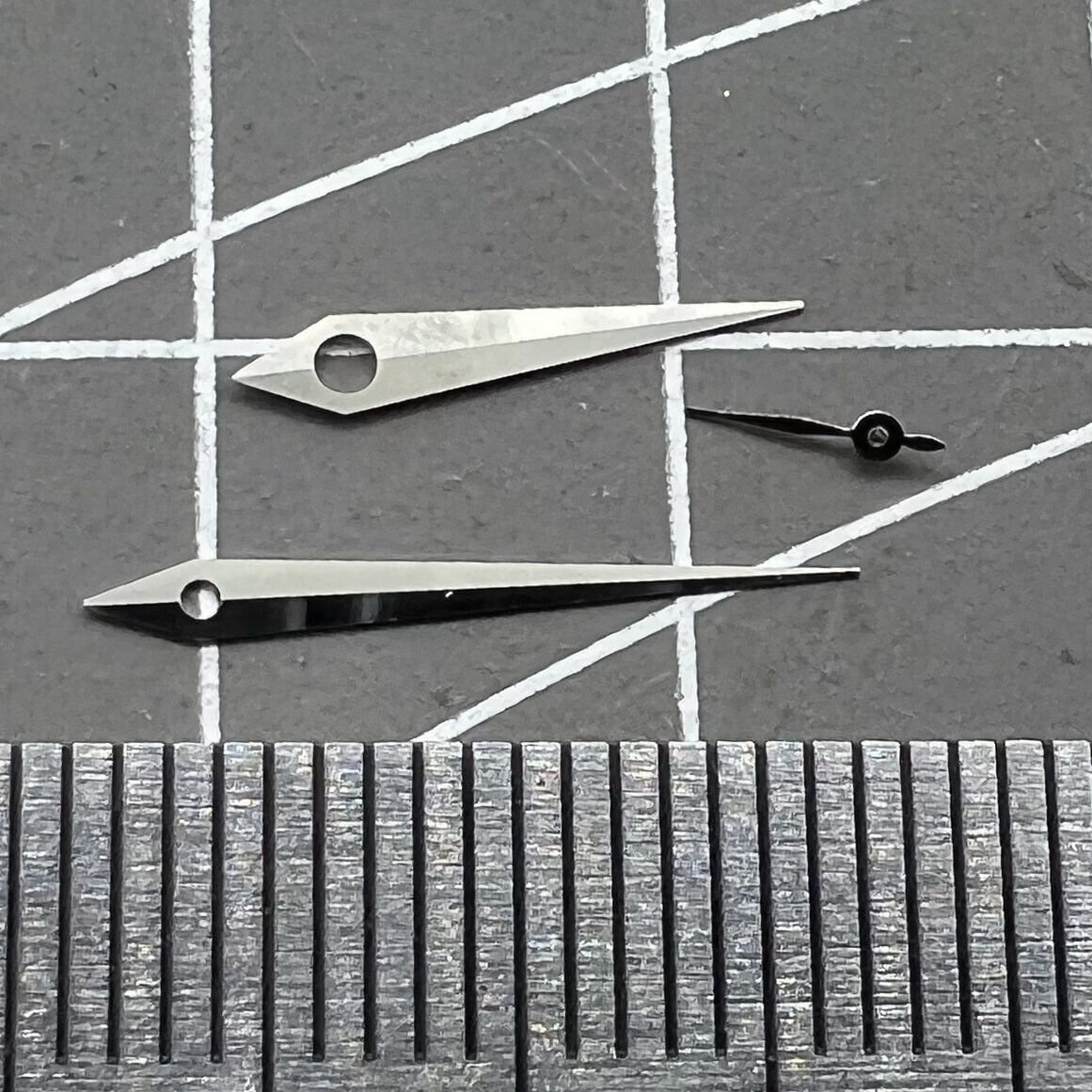 Polished silver watch hands set (10�14�4.5mm) for TIANJIN Seagull ST17 movement, precision accessory.