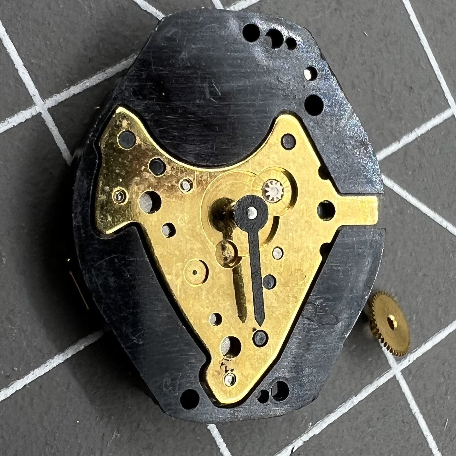 Swiss ISA K62 quartz watch with 2 hands, sleek design, perfect for classic style and precise timekeeping.