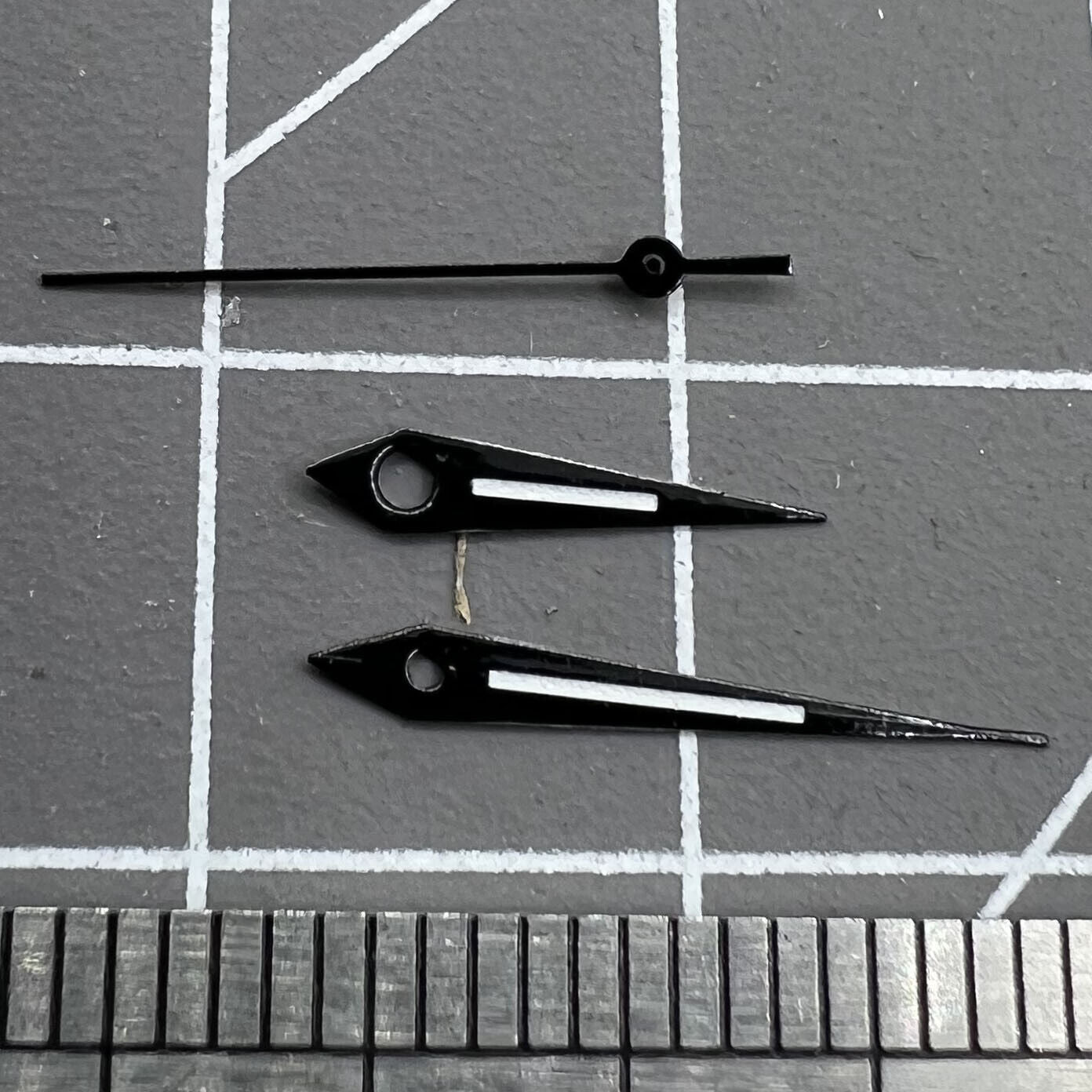 Schwarze Zierleiste, leuchtende Uhrzeiger für Miyota 2035 Uhr Quarzwerk P1-H3-C48