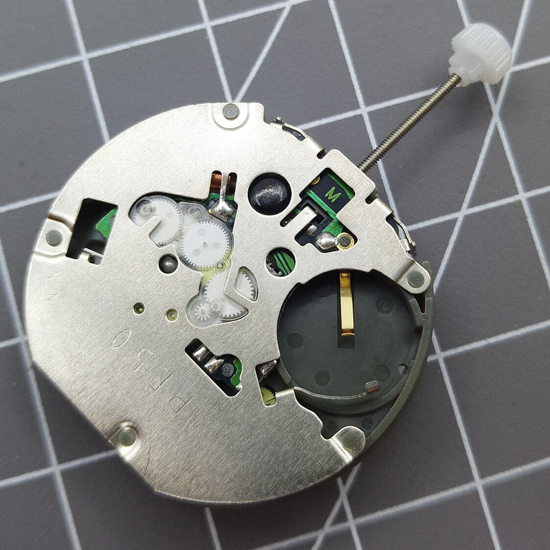 Sunon PE50 quartz watch featuring 3 hands, date at 3 o'clock, and small seconds at 2, 6, and 10 positions.