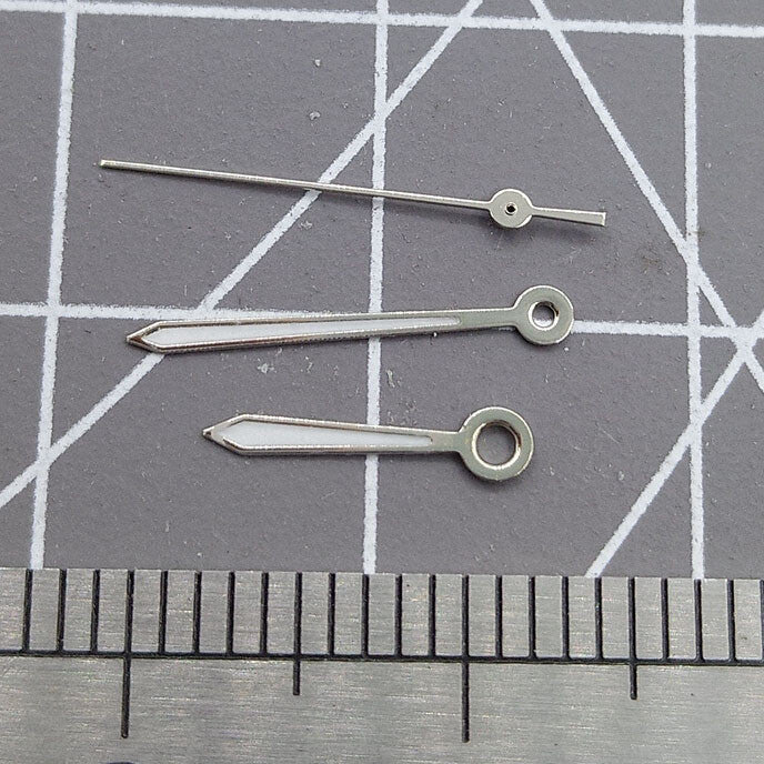 Silver arrow-shaped watch hands with trim, compatible with Miyota 2315 and 2035 movements for precise timekeeping.