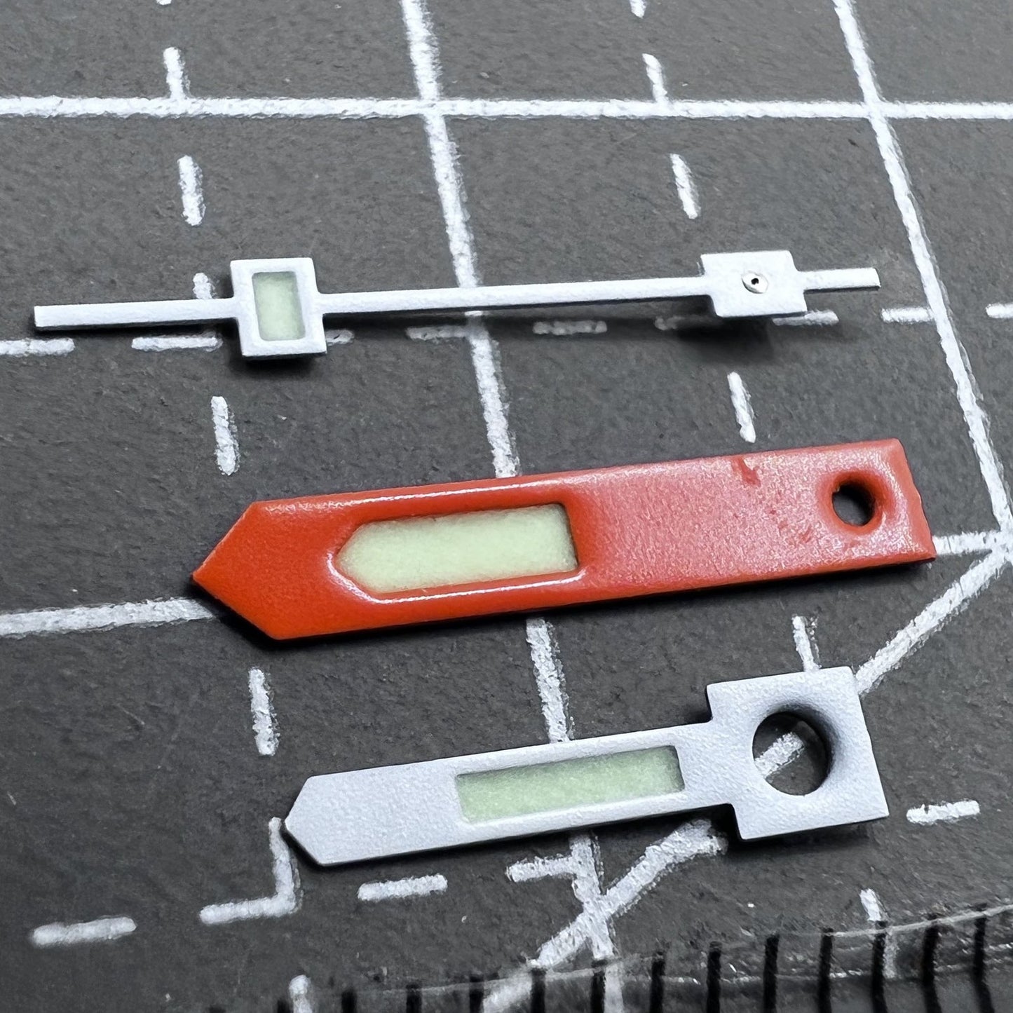 Grünes Lume Vintage Uhrenzeigerset Orange Weiß Akzent für NH34 NH35 NH36 NH38