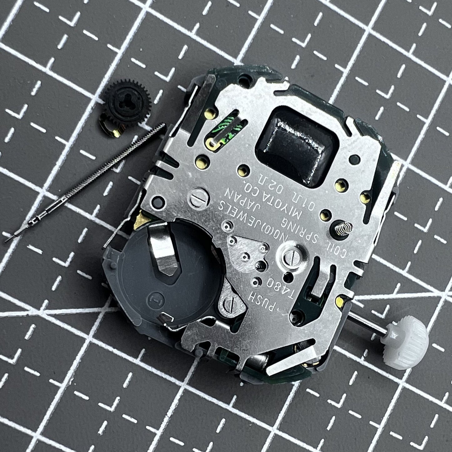 Japan Miyota T480 quartz watch movement with 3 hands and date display for accurate timekeeping by Miyota.