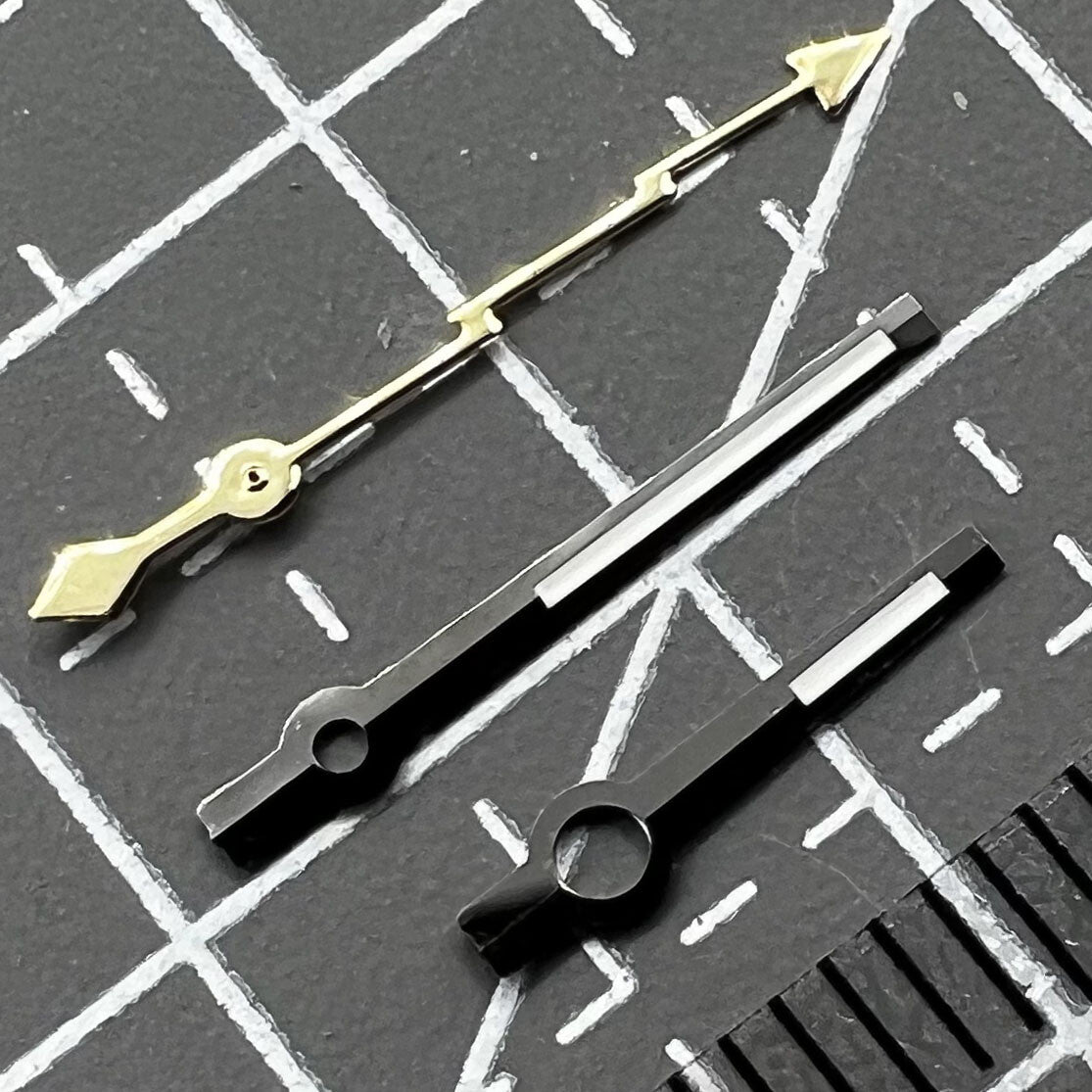 Black trim golden lightning second hand set for NH35 NH36 7S26 7S36 watches