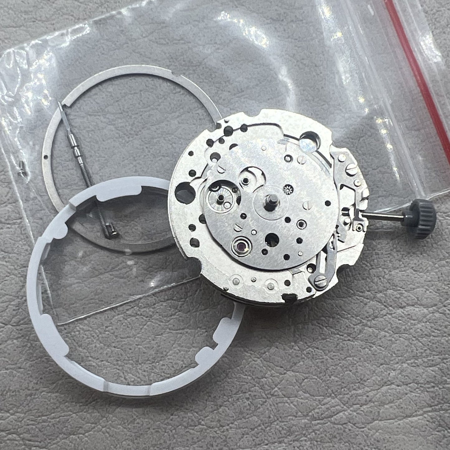 Japanisches Miyota 8245 Automatisches mechanisches Uhrwerk, silberfarben, hohl, 2 Zeiger