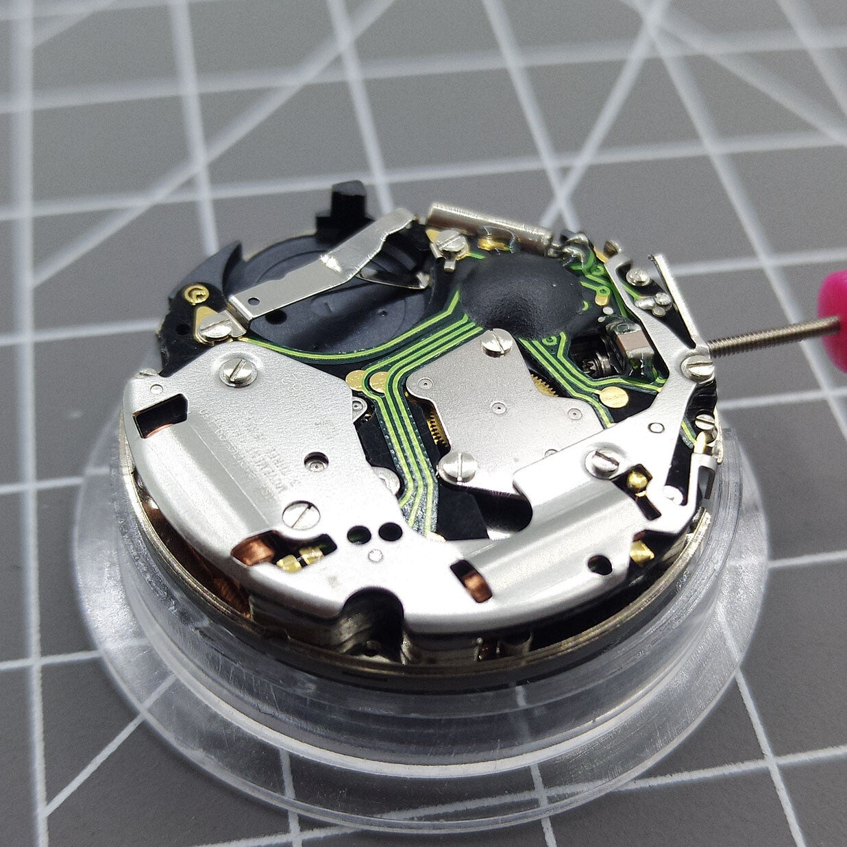 Swiss ISA 8172 quartz watch movement with date at 4, precision replacement by ISA brand.