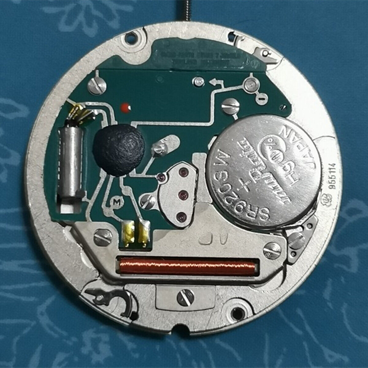 ETA955.114 Swiss Made quartz movement watch repair part showing single calendar at 3 o'clock position