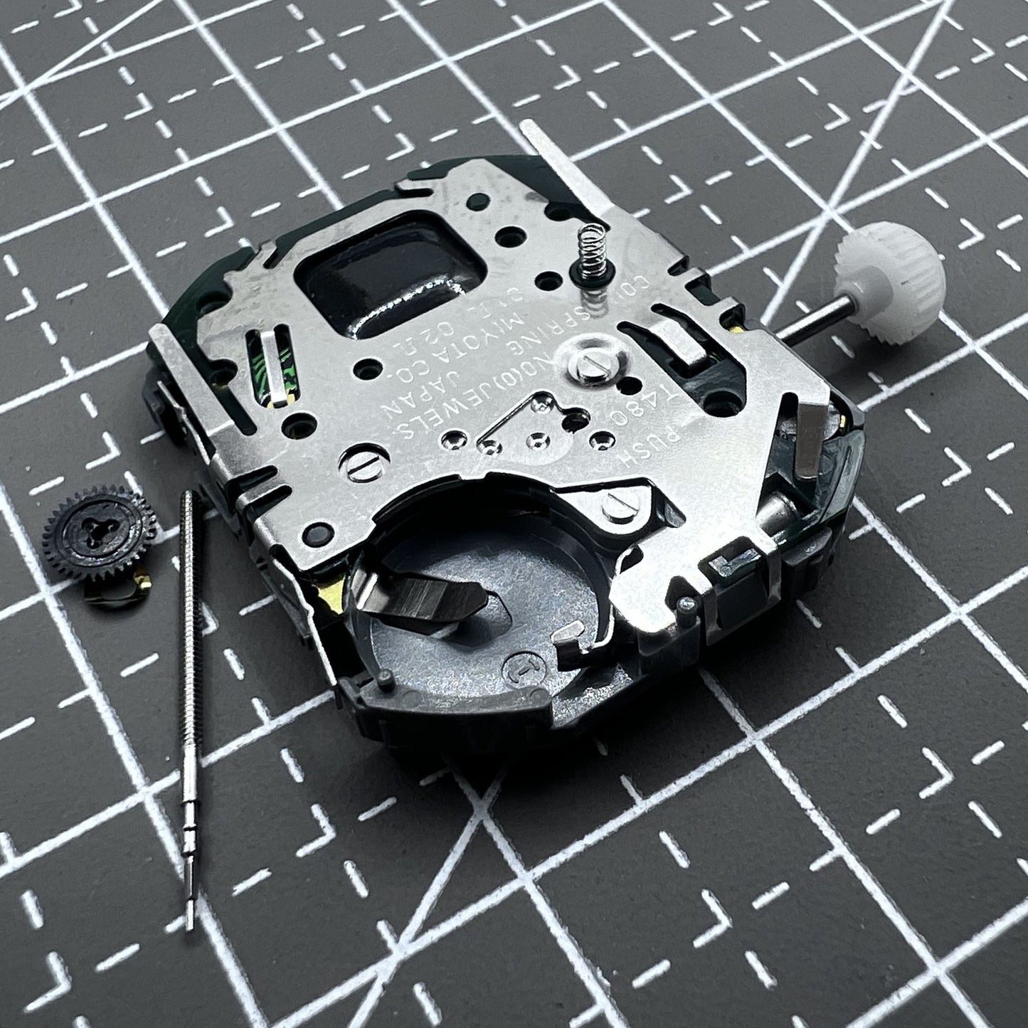 Japan Miyota T480 quartz watch movement with 3 hands and display screen for accurate timekeeping by Miyota.