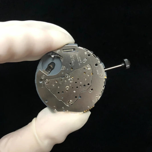 Miyota 6S20 quartz watch movement with date display at 3 o'clock, precision Japan-made component