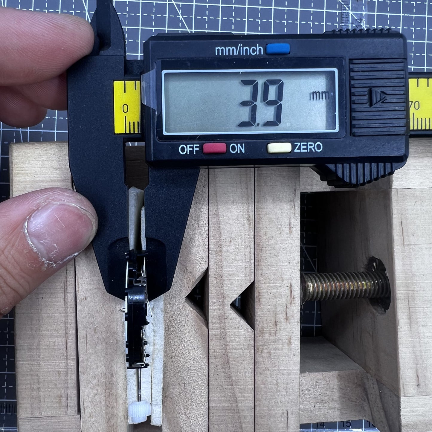 Japan Hattori Epson VD31 Uhr Quarzwerk Datum bei 6 Uhr bei Modell VD31A