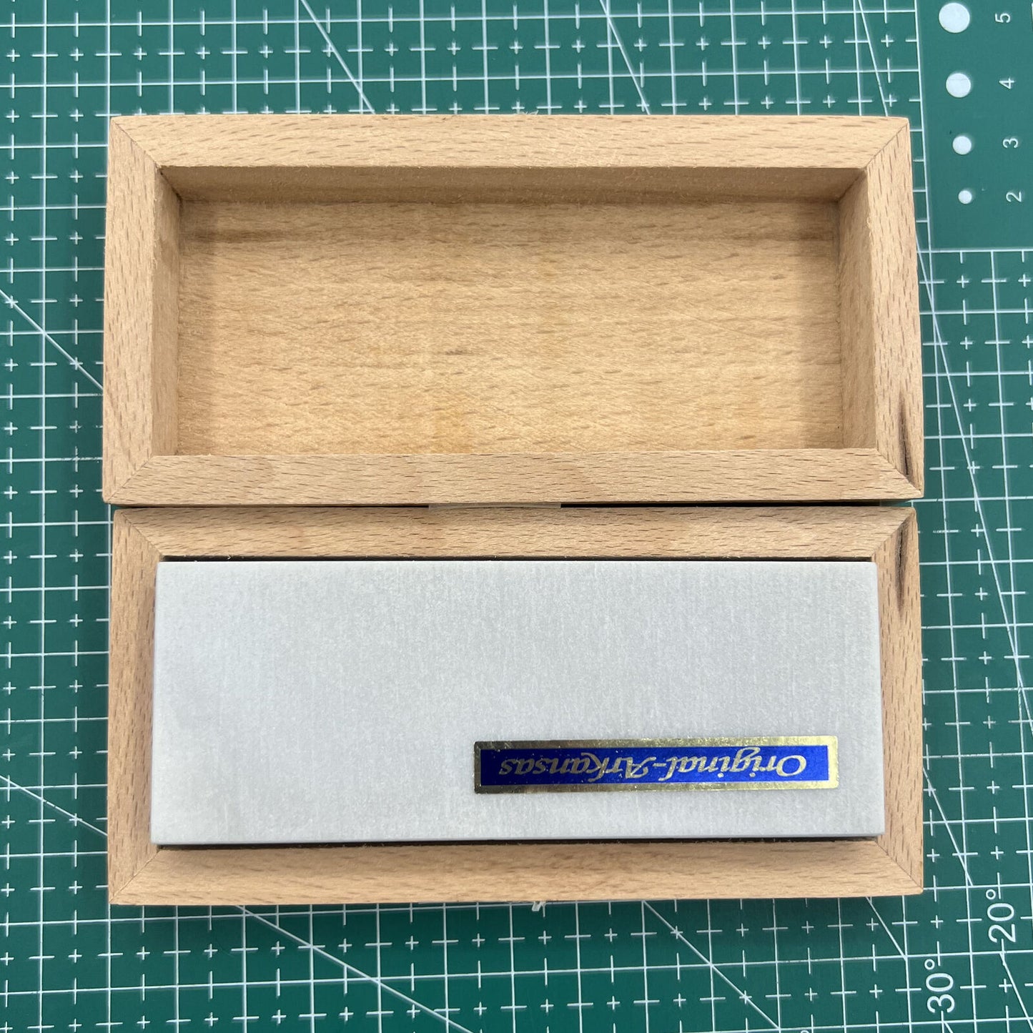Pierre Arkansas rectangulaire Horotec MSA16.051, fabriquée en Suisse, dans un coffret en bois