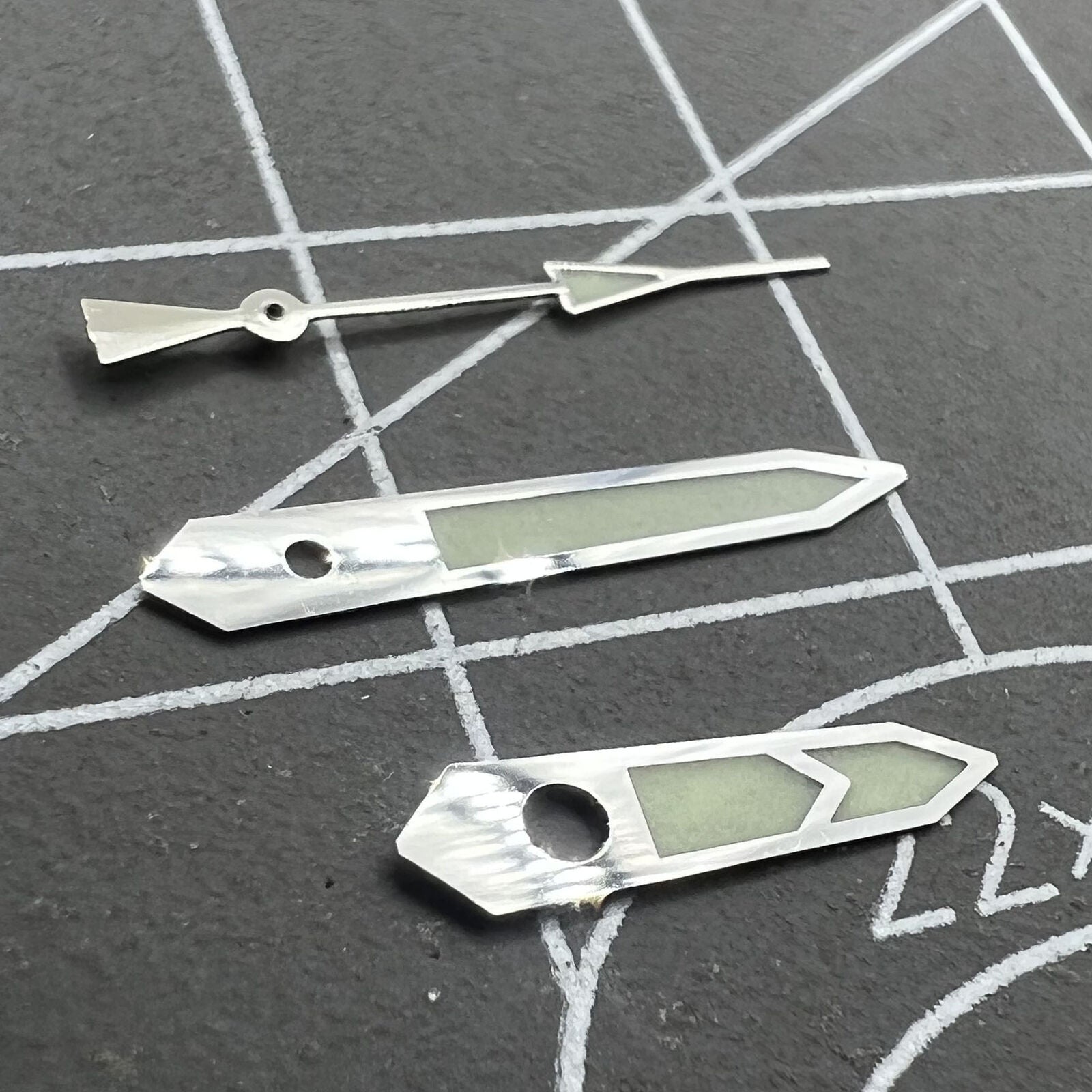 Green lume arrow watch hands with silver trim for NH35/36 movement, perfect for precise timekeeping.