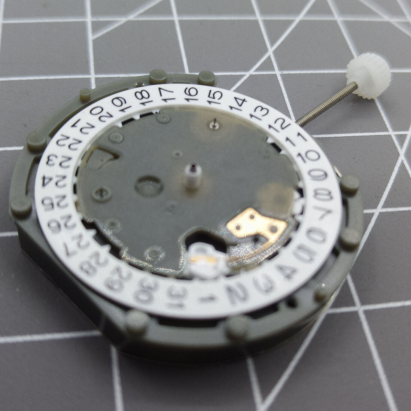 Sunon PE50 watch with 3 hands, date at 3, small seconds at 2, 6, and 10, quartz movement.