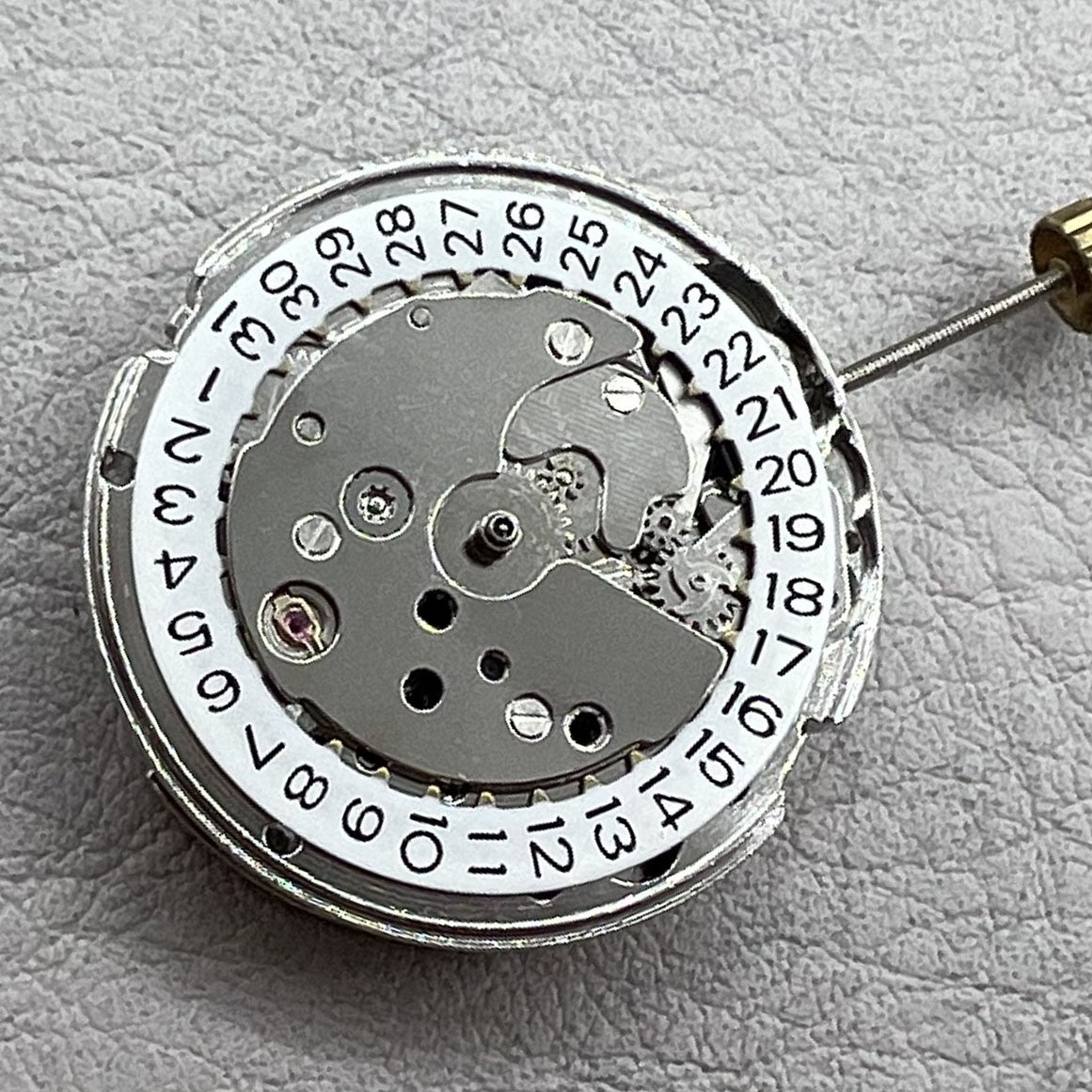 Dandong 7120 3 Zeiger Einzelkalender Automatisches mechanisches Uhrwerk