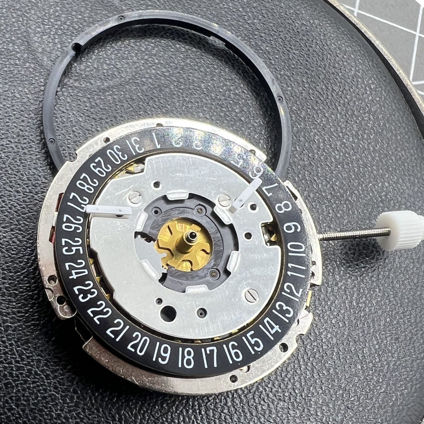 ISA 8271 Quarzwerk, goldenes Multifunktionsdatum bei 6 Uhrwerk