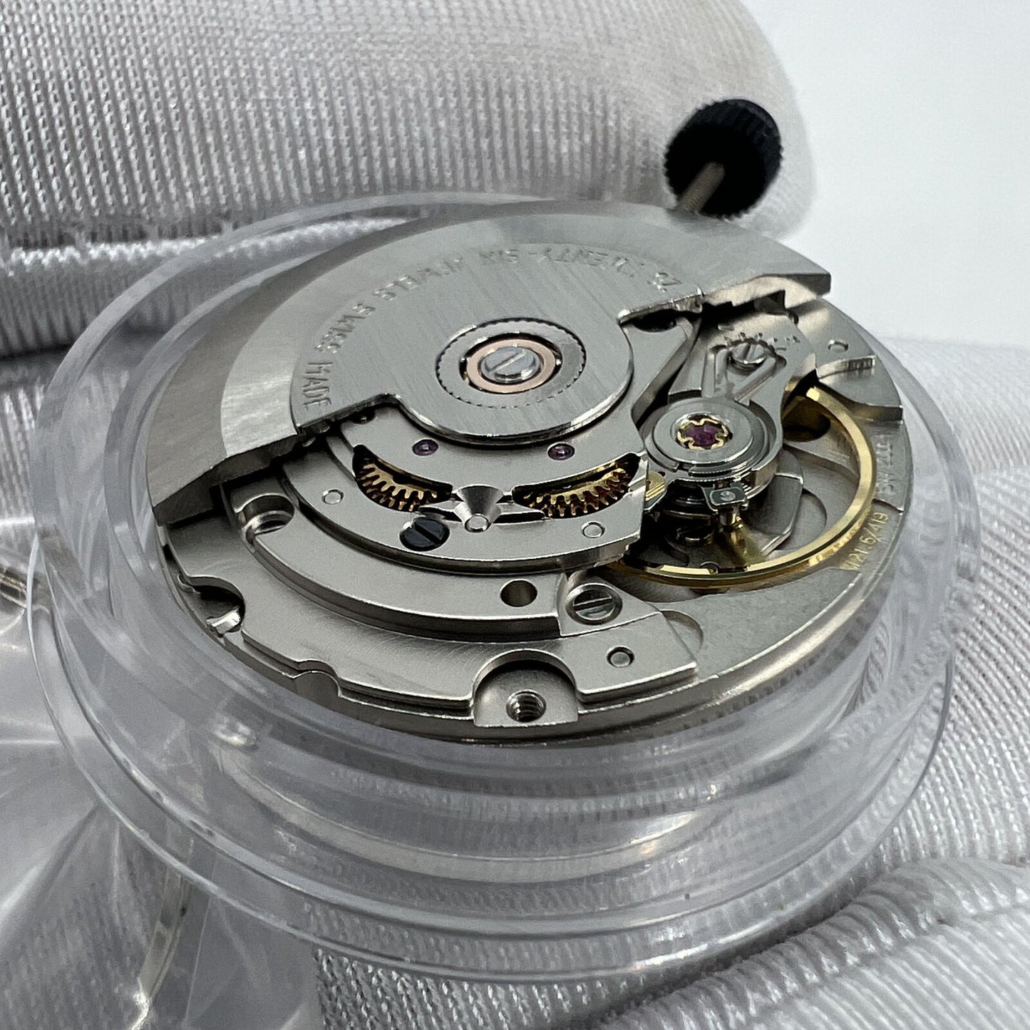 Sellita SW200-1 automatic watch movement, mechanical replacement compatible with ETA 2824-2, precise timekeeping.