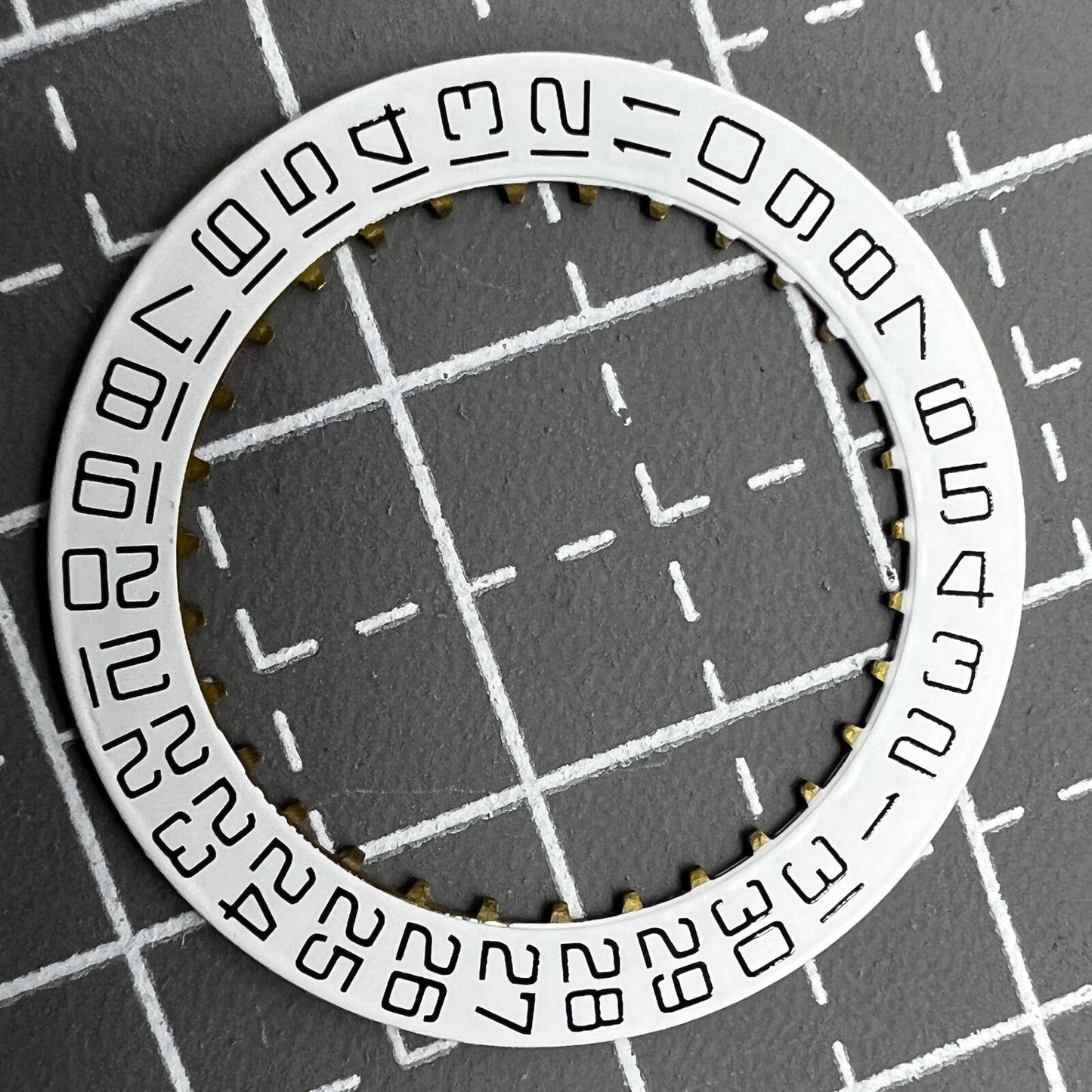Disque de date blanc suisse Roue de date pour mouvement <tc>ETA</tc>2824 Date 3 Police carrée