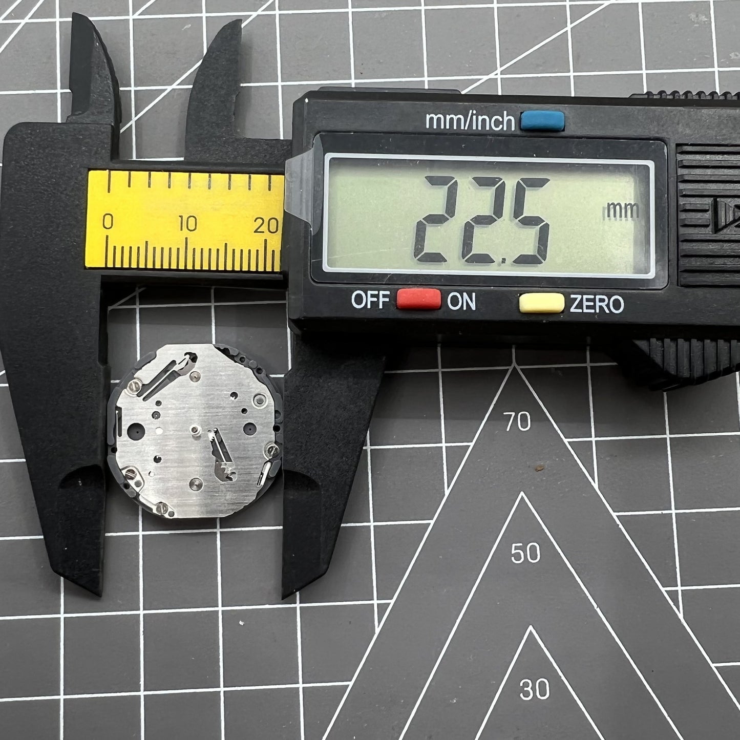 Hattori Epson TMI VD79A quartz watch movement, Japan-made precision mechanism for accurate repairs.