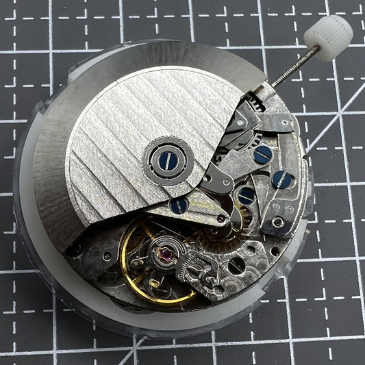 China 7750 automatic chronograph movement with single calendar, high-precision ETA 7750 configuration.