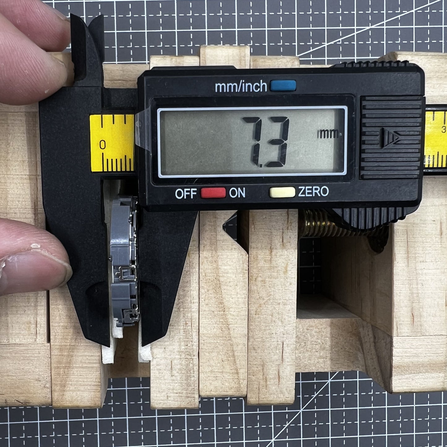 Japan Hattori VK64A quartz watch movement featuring date display at 6 o'clock, ensuring precise timekeeping for watch repairs.