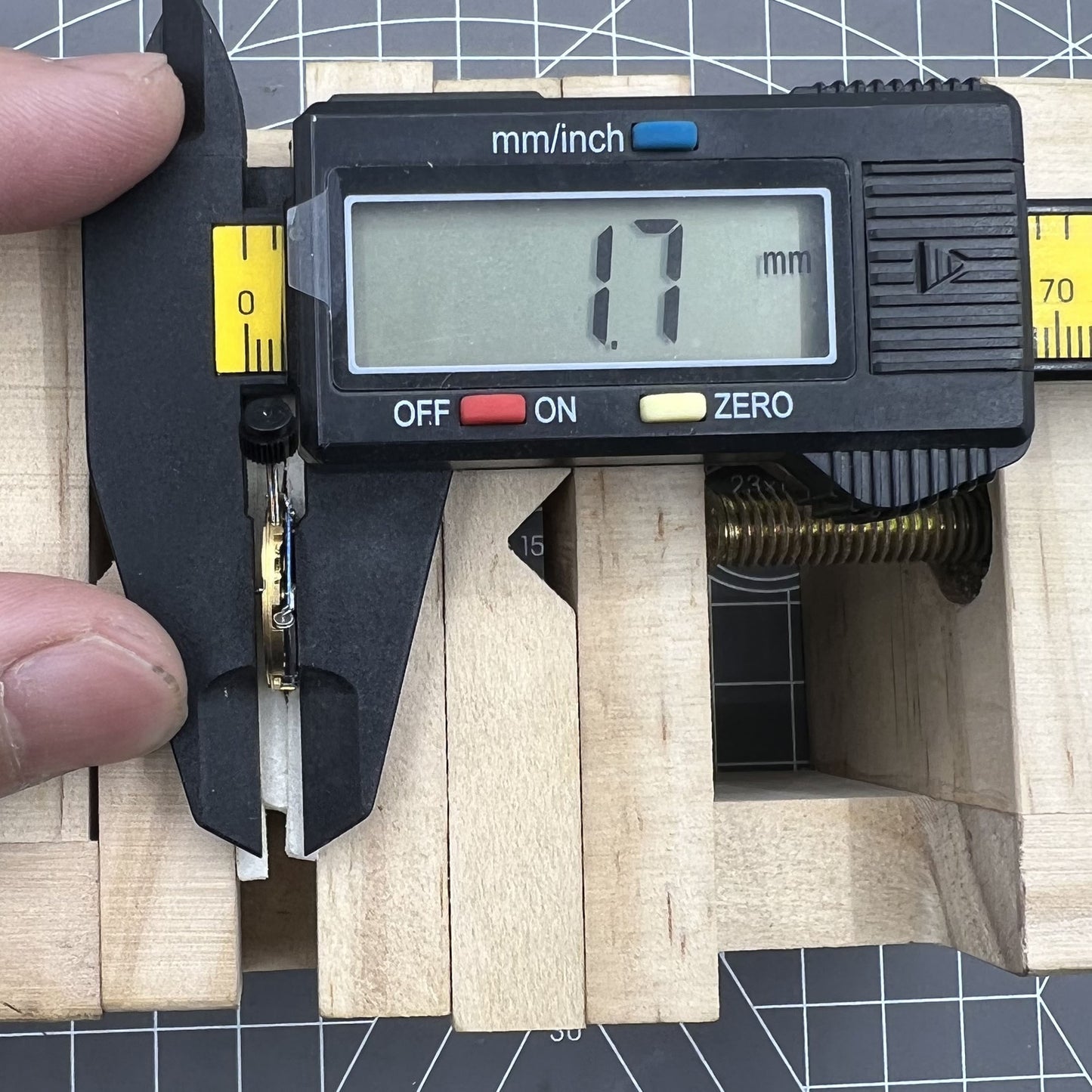 ETA 956.112 Uhrwerk Datum bei 3 Uhr Schwarze Scheibe Quarz 3 Zeiger