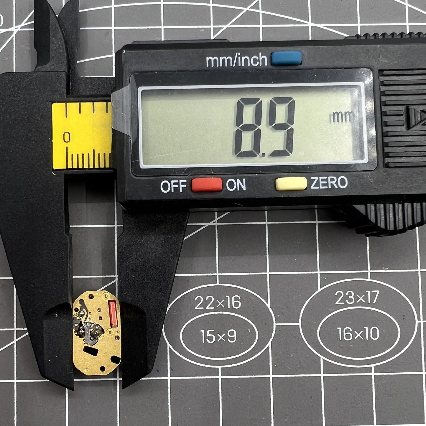 ETA 280.002 Swiss Made quartz watch movement with two hands, precision mechanism for reliable timekeeping.