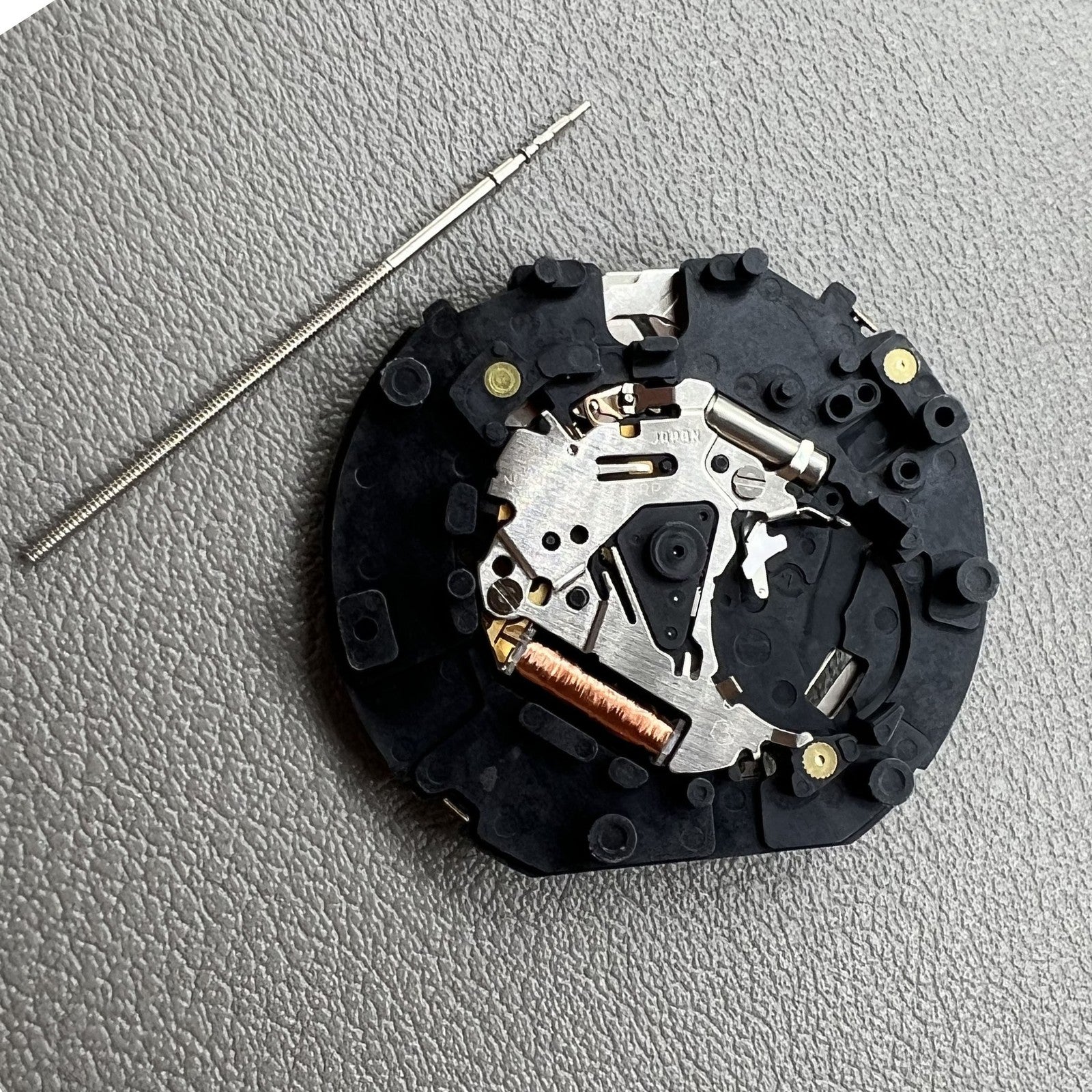 Japan Hattori Epson VX7RE quartz watch movement ensuring precise, durable timekeeping for watch accessories.