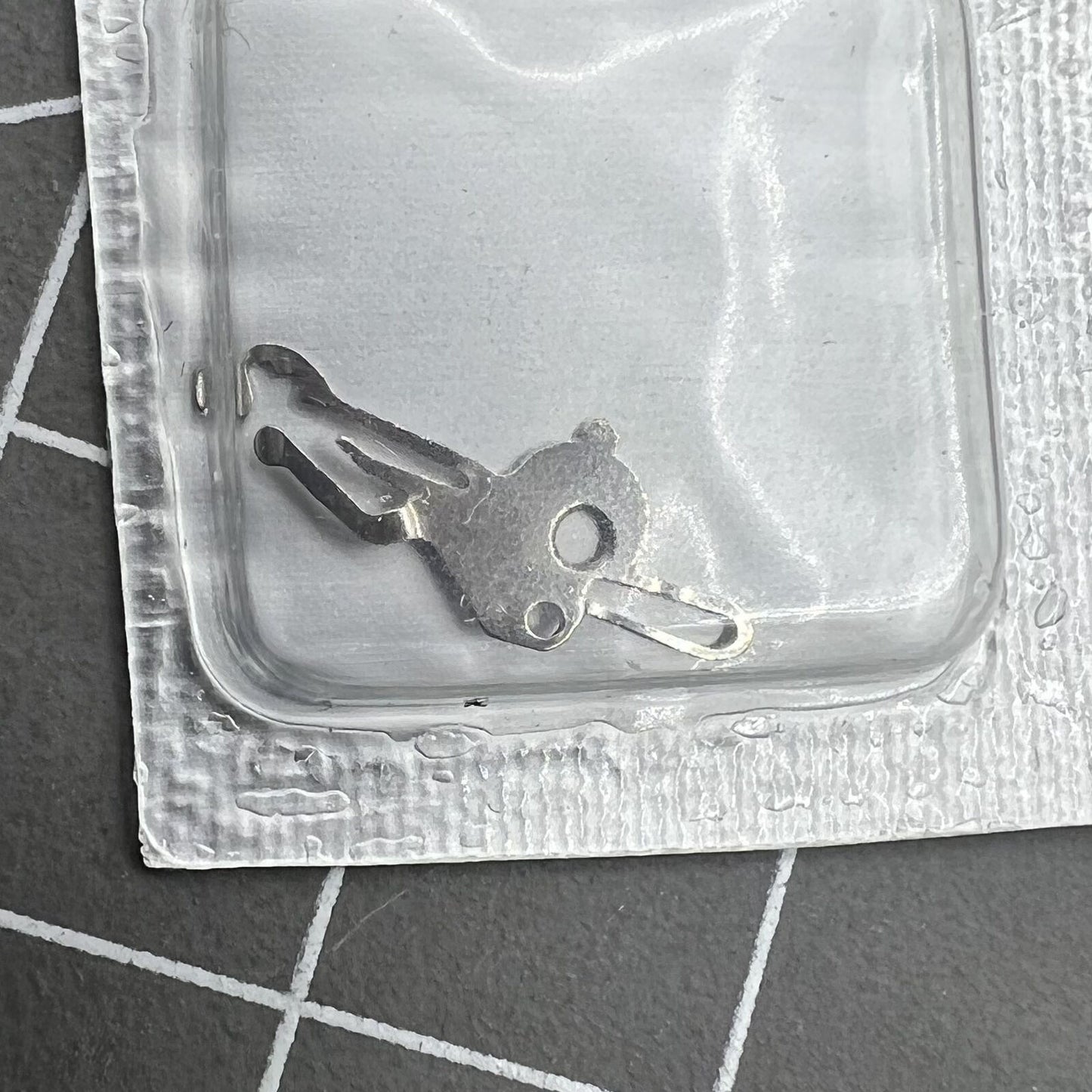 Réf. 445-2 Attelle de levier de réglage combinée générique pour mouvement <tc>ETA</tc> 2824 2836
