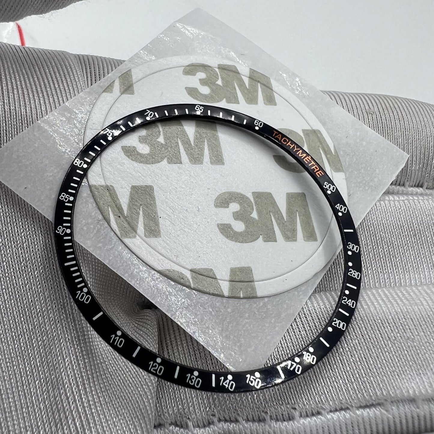 38,5 mm Uhrenlünette aus Aluminiumlegierung, schwarzer Ring + weiße Schrift für Omega Speedmaster