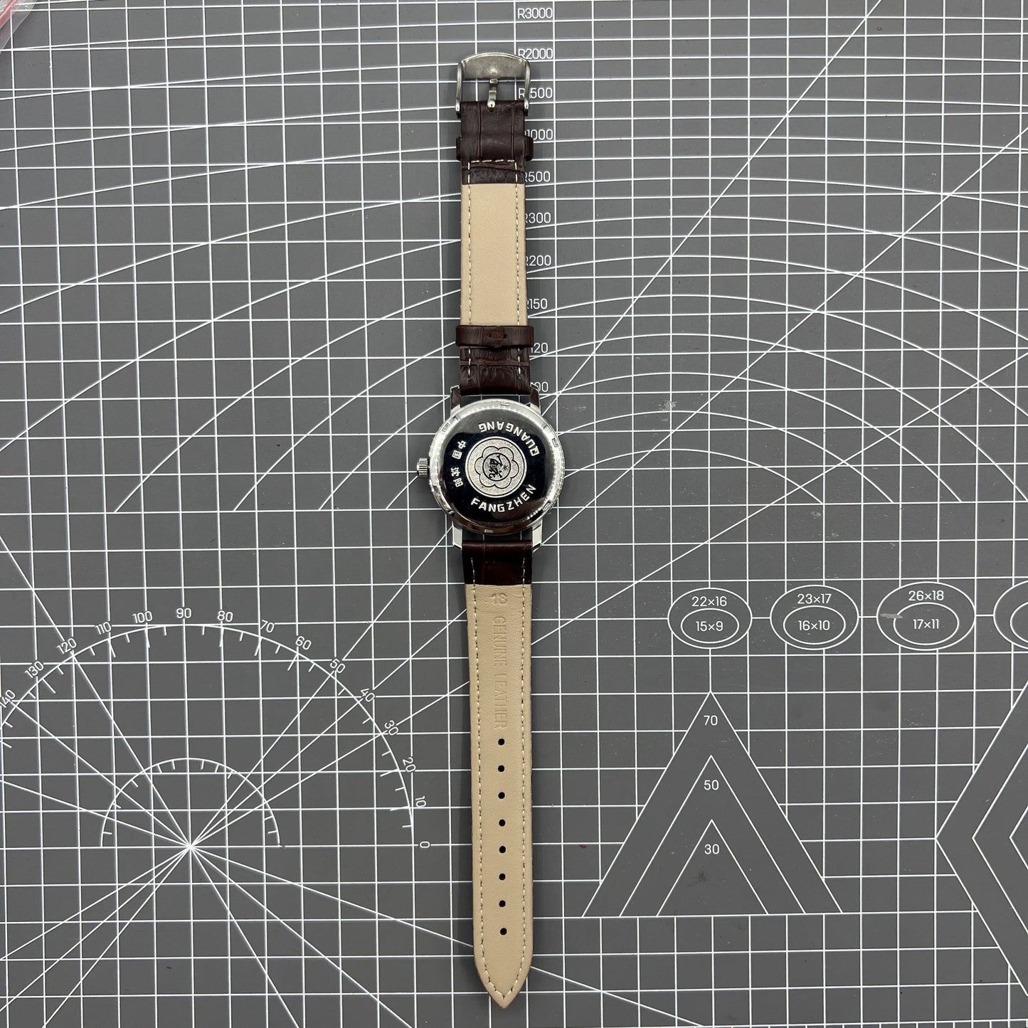 China Baihua 37mm manual mechanical watch with silver dial, 19 jewels, shock-resistant, classic style.