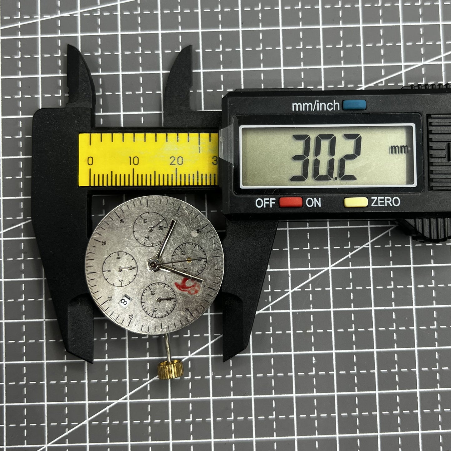 Schwarzes Dandong 7753 7750 Automatisches mechanisches Uhrwerk Kleine Sekunde@9