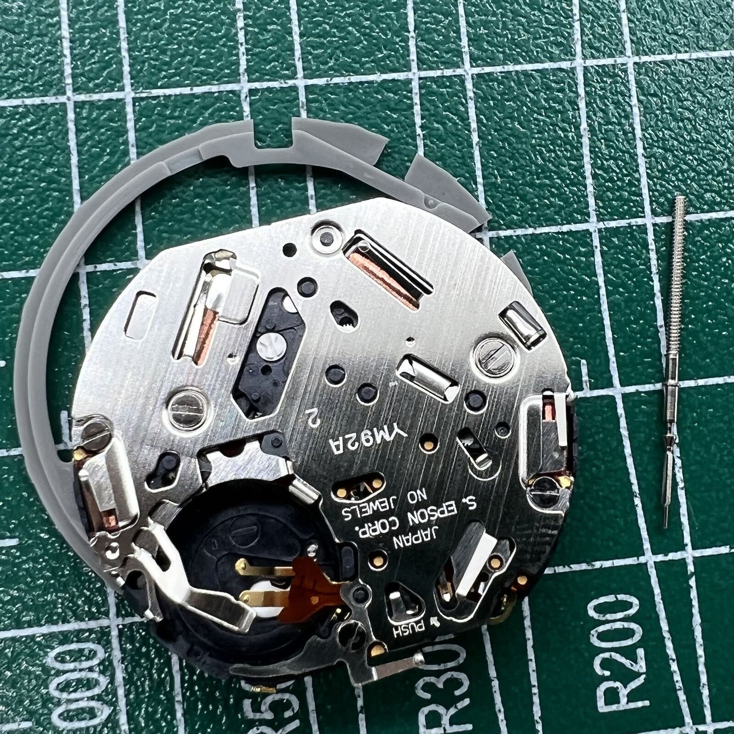 Hattori Epson TMI YM92A quartz watch movement, precise timekeeping component made in Japan for watch accessories.