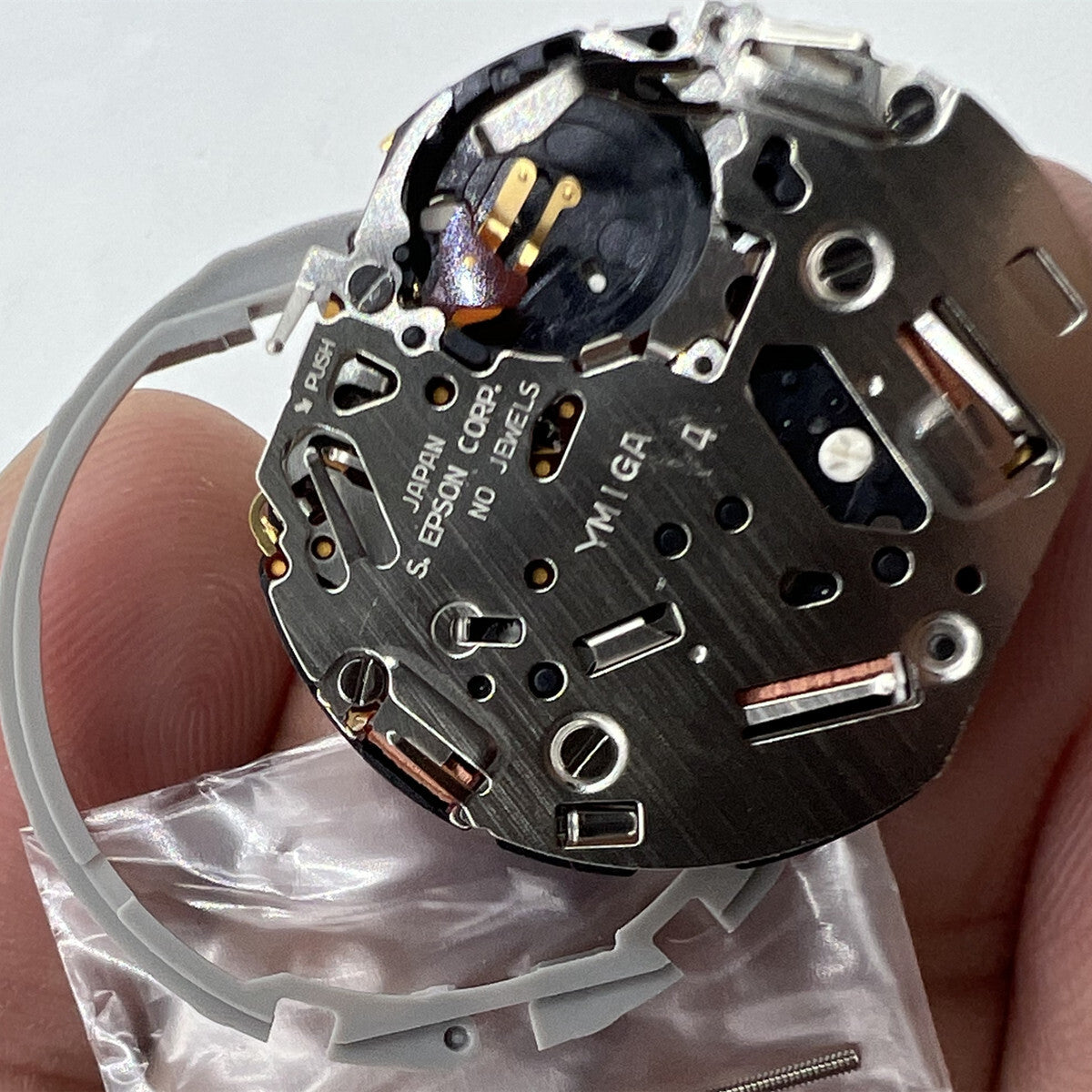 Hattori Epson TMI YM1G quartz watch movement with date display at 3 o'clock, made in Japan