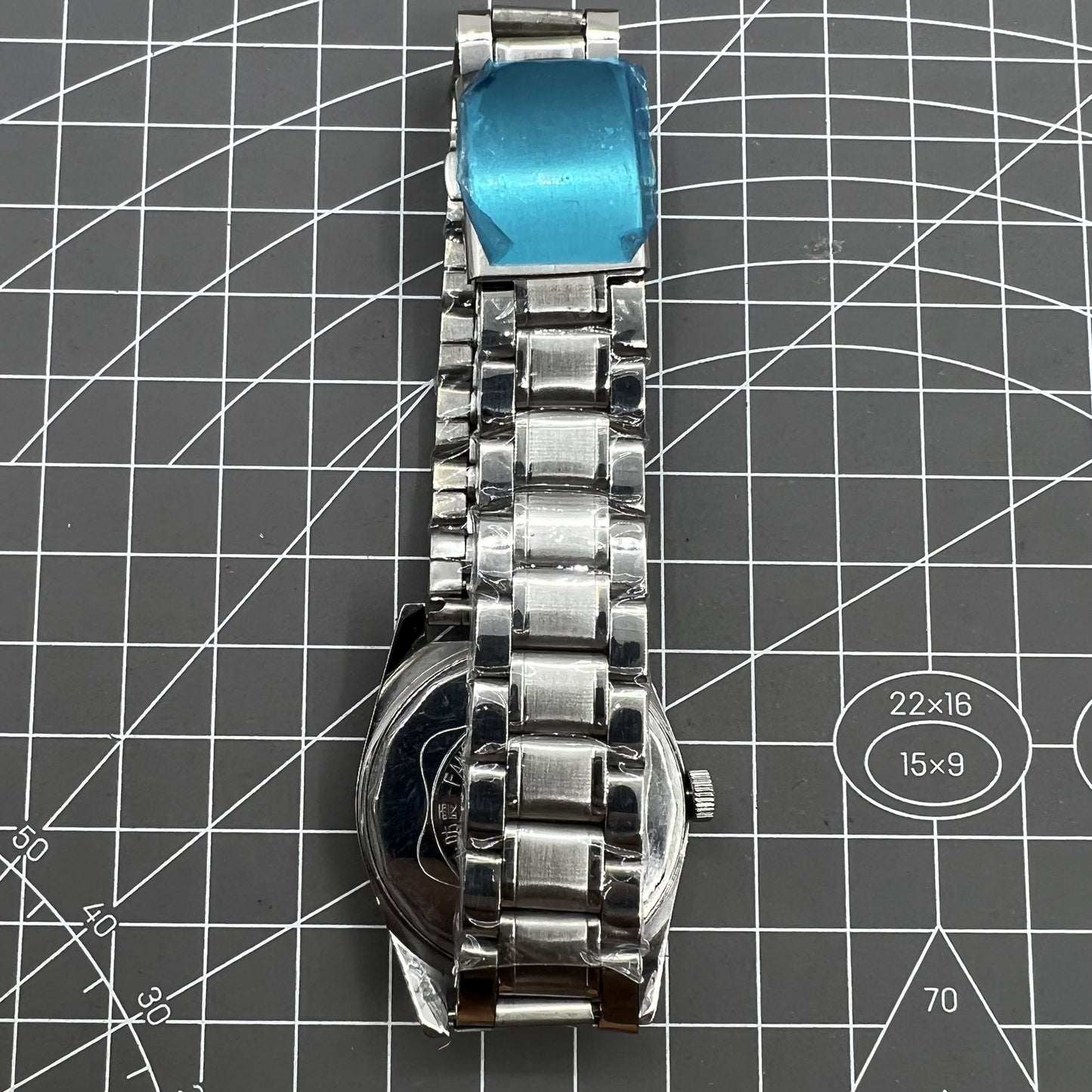 38mm Shanghai Diamond manual watch with white dial and silver case, featuring 17 jewels for accuracy.