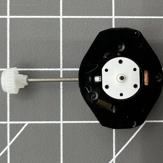 Sunon SL68 quartz watch movement with 3 hands, precise timekeeping for watch repair and accessories.