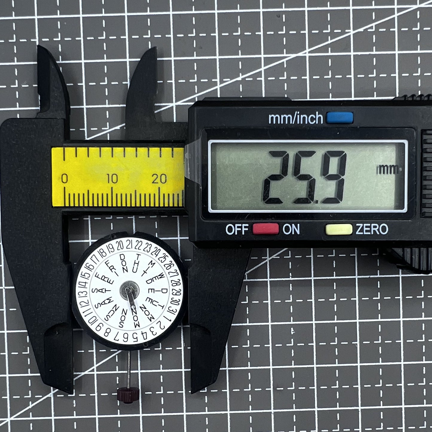 Swiss Ronda 517 Quartz Movement Date At 12 Watch Movement