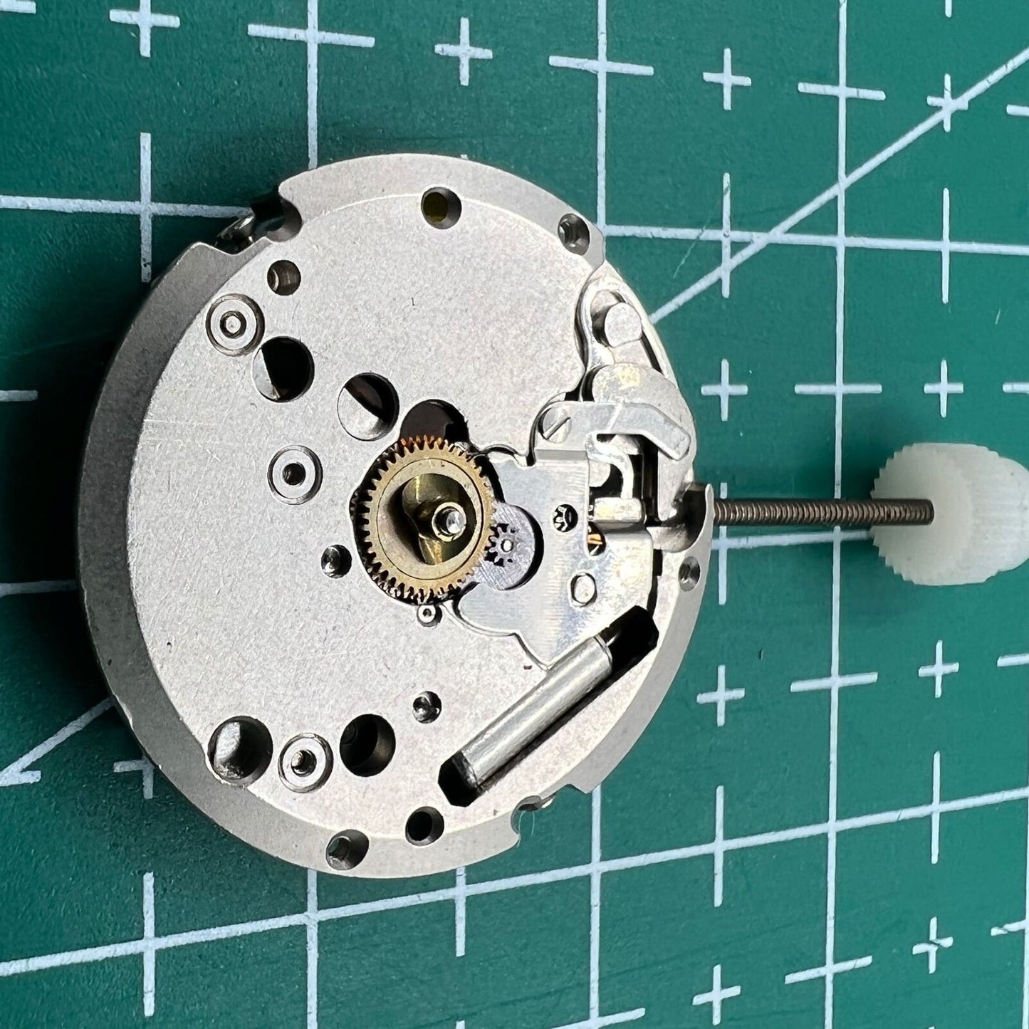 ETA 581.001 Swiss Made quartz watch movement with 2 hands, precise timekeeping for repairs by ETA