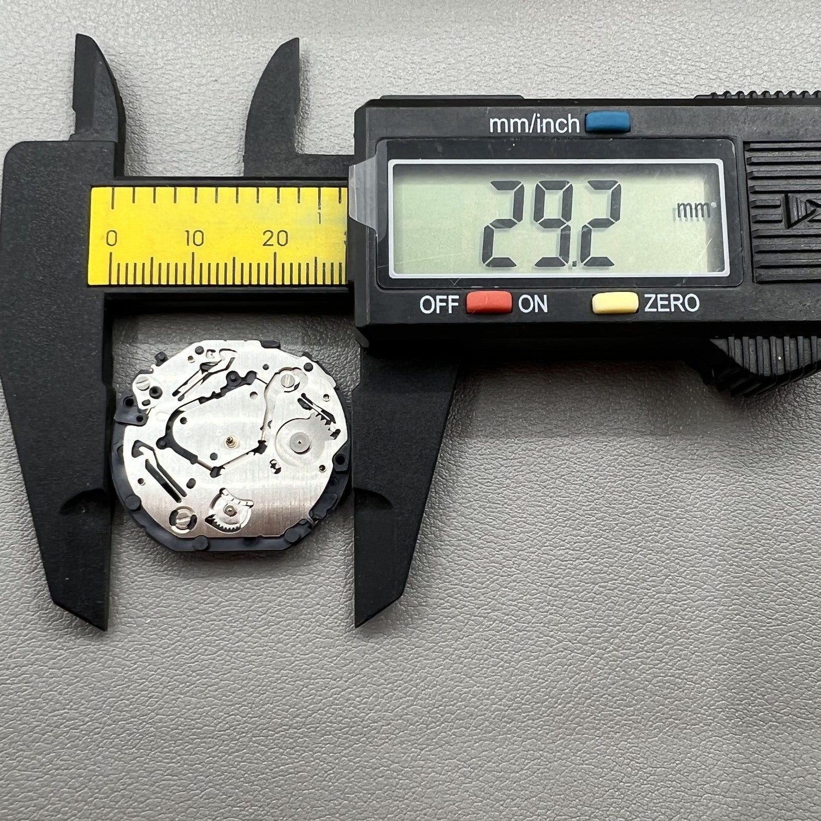 Japan Hattori Epson VX7RE quartz watch movement, ensuring precise and durable timekeeping for watch accessories