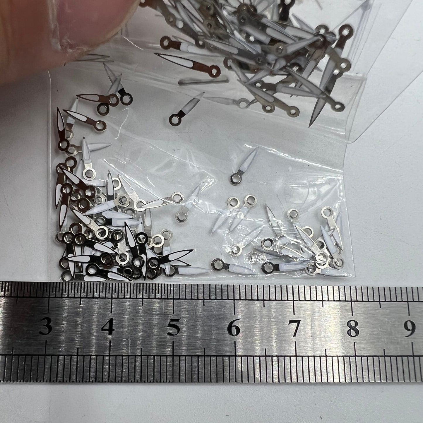100 Sets 10 mm Uhrzeiger mit silbernem Rand und grüner Leuchtmasse für Miyota 2035 Quarzwerk