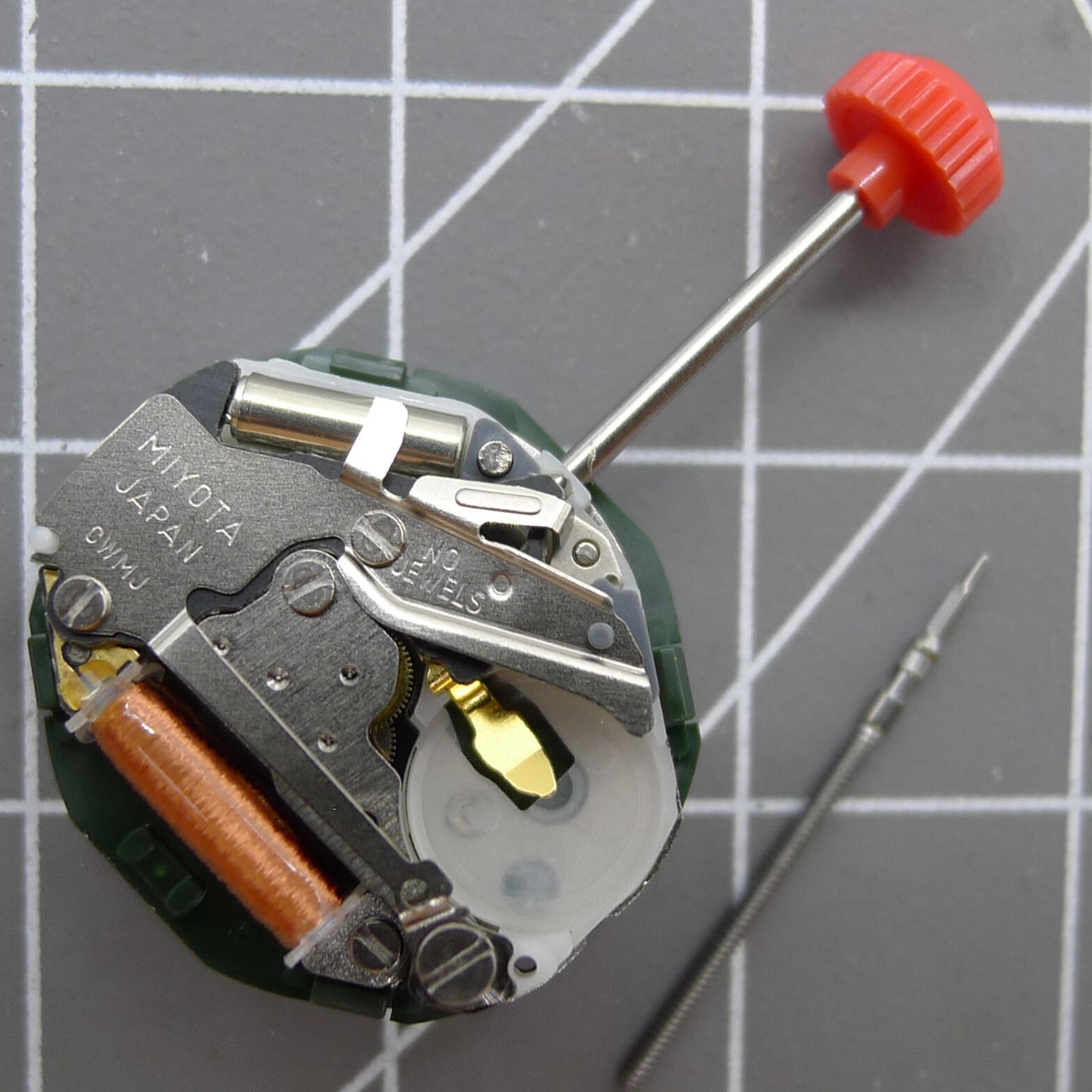 Miyota/Citizen 2005 quartz movement with day-date and stem for accurate watch repairs.