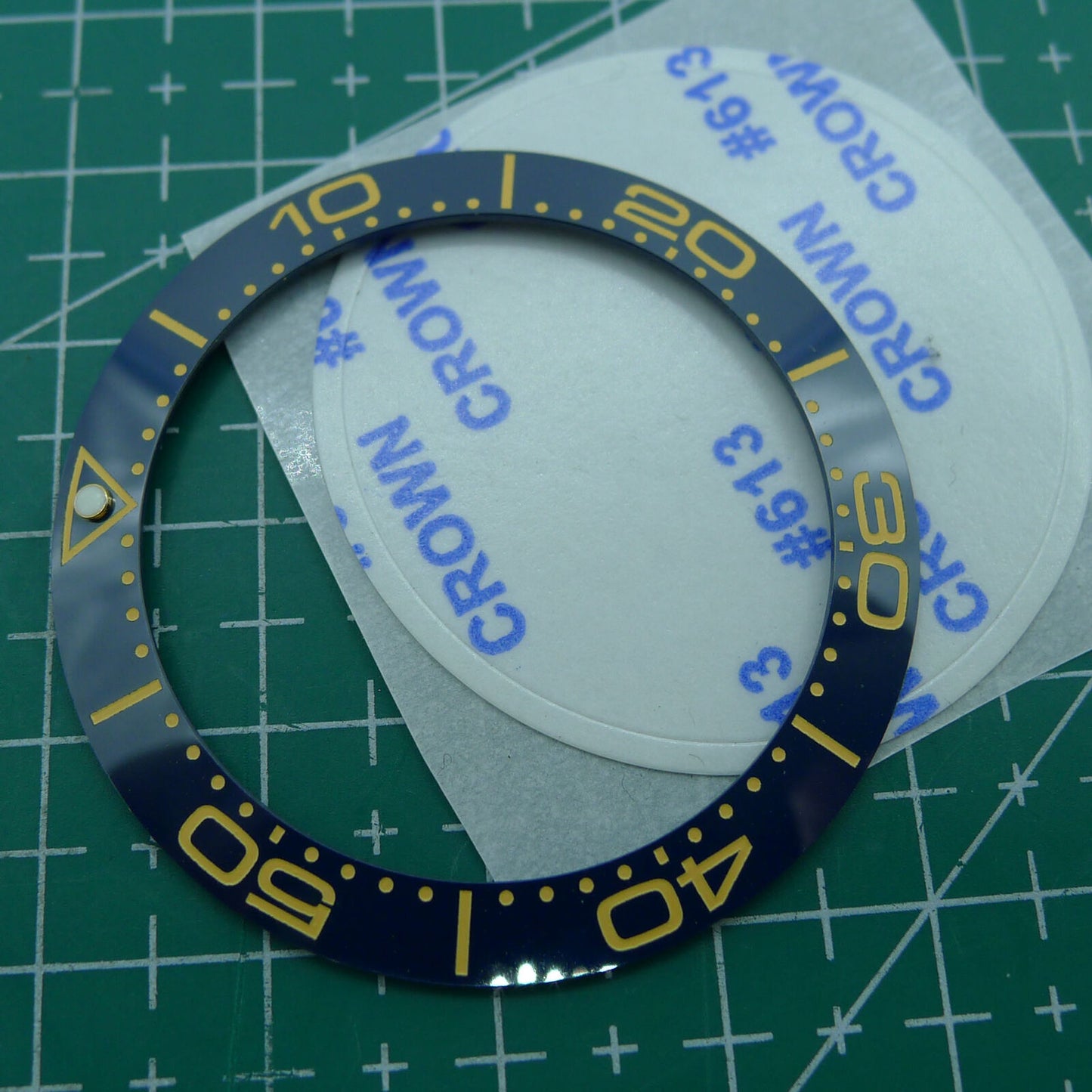 Großhandel 41,5 mm/32,5 mm Himmelblaue Lünette Gelbe Schrift Keramikuhr Lünetteneinsatz