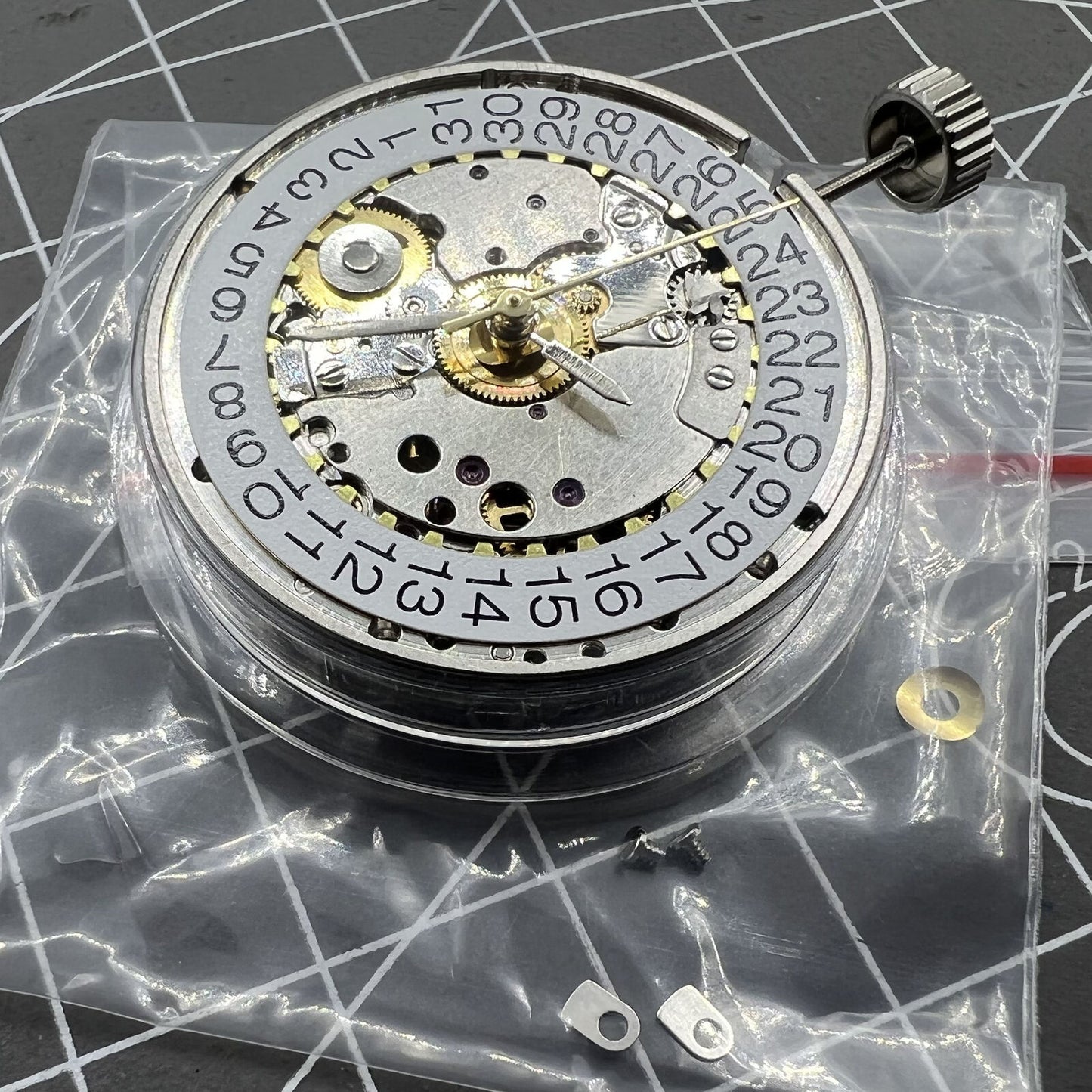 Hangzhou Golden Rotor mechanical watch movement with single calendar feature, showcasing precision engineering.