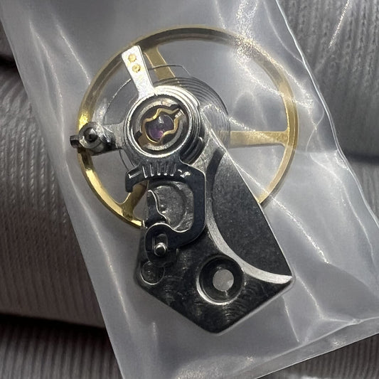 Balance wheel with splint for Dandong 7750 movement, 28800 frequency, precision watch accessory.