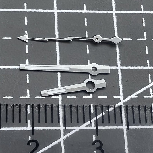 1. Silver pointed watch hands with lightning second hand, compatible with NH35/36 movements, precision design.