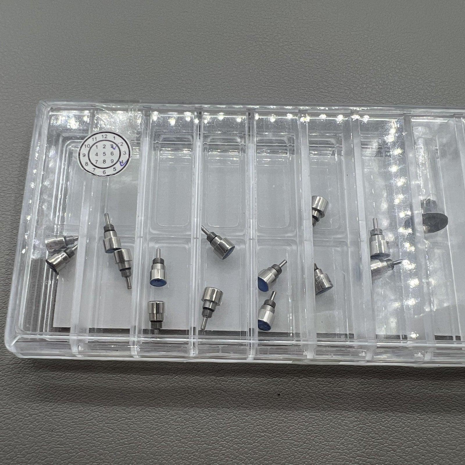Silver stainless steel watch accessories set with 14 pieces in 7 sizes, classical pusher drive.