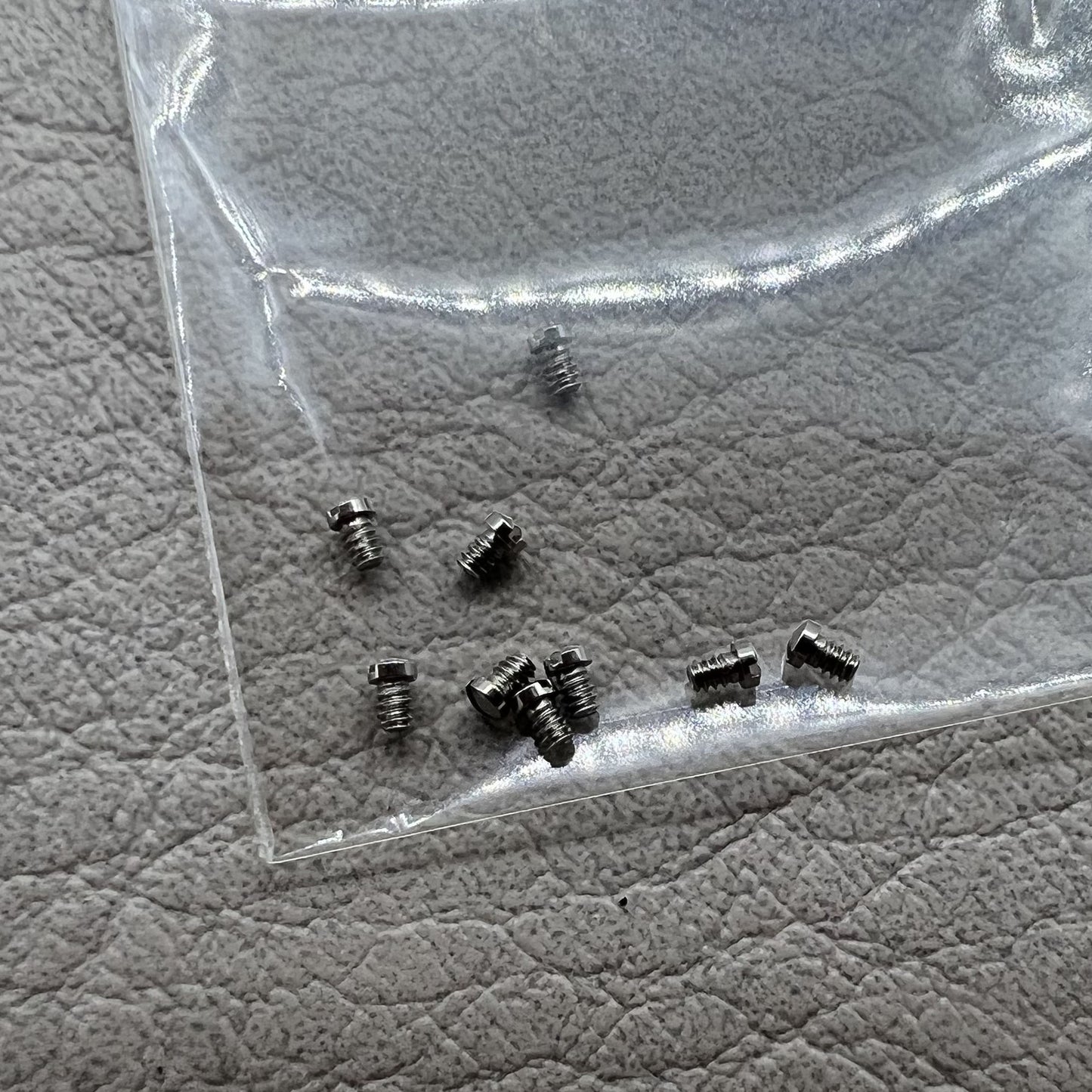 10 Stück Silber Rückdeckelschrauben 1.0mm für La Grande Classique De Longines L4
